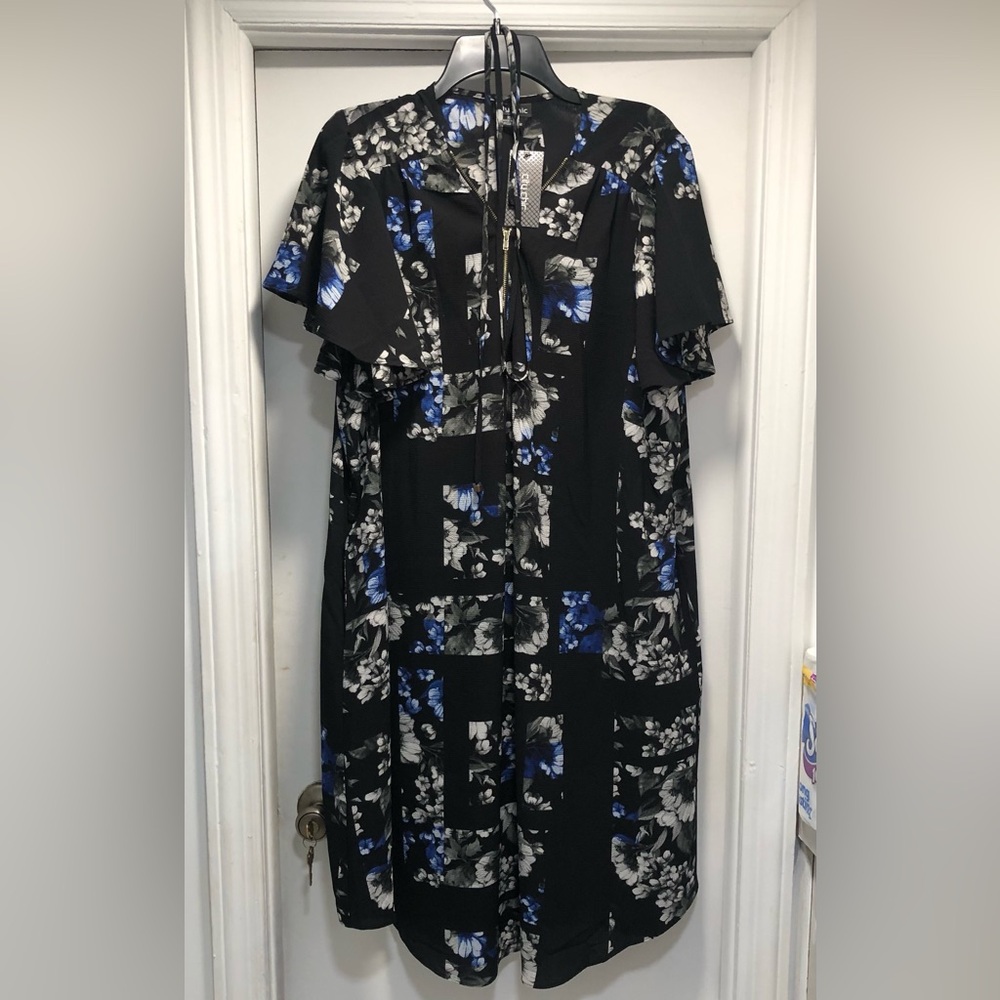 City Chic , NWT, Size 22, black and blue short sleeve dress